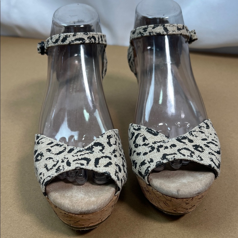 New Toms cheetah print platform wedge ankle
Strap open toe sandals 8 - Picture 3 of 9